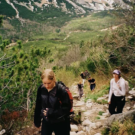 Sherpa's High Tatras Хостел Штрбске-Плесо